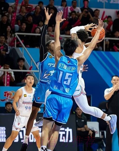 威金顿全场投篮20中9，罚球8中5得到25分4篮板7助攻2抢断